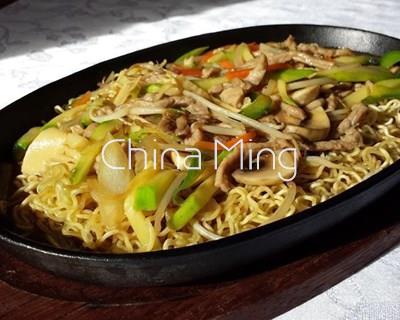 Espaguetis a la plancha con carne o gambas - Imagen 1