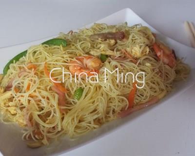 Fideos de arroz con salsa curry - Imagen 1